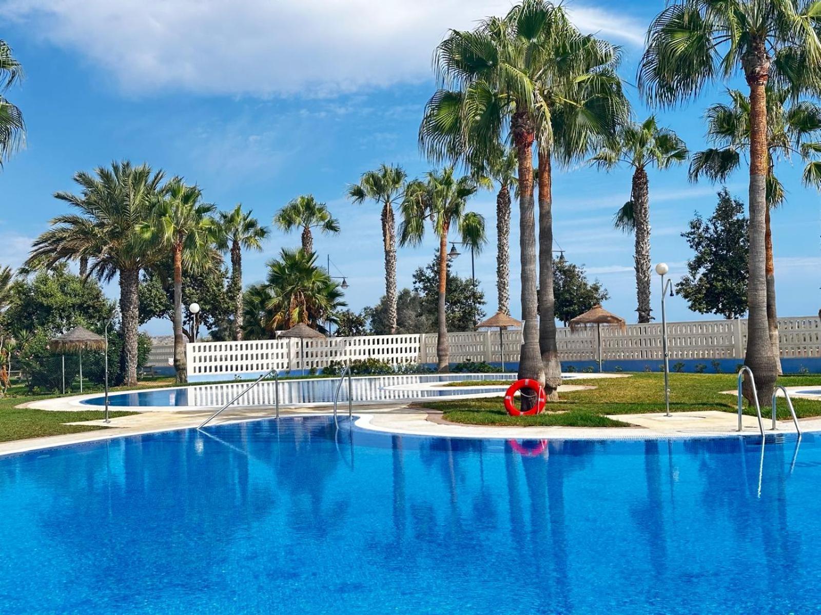 Luxurious Spacious Three Bedroom Apartment On Beachfront Almerimar Eksteriør bilde