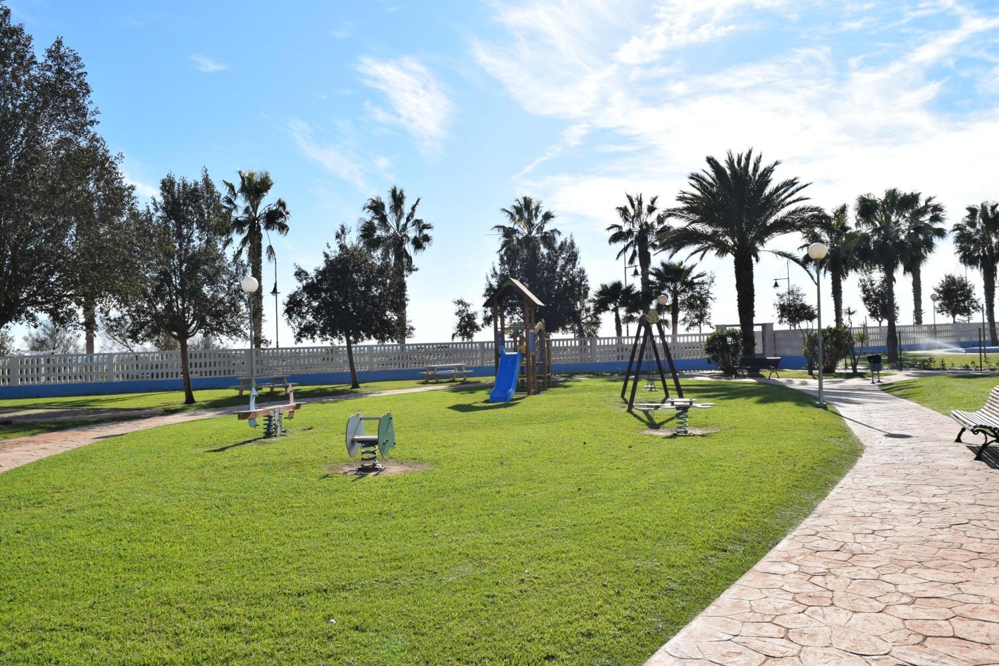 Luxurious Spacious Three Bedroom Apartment On Beachfront Almerimar Eksteriør bilde