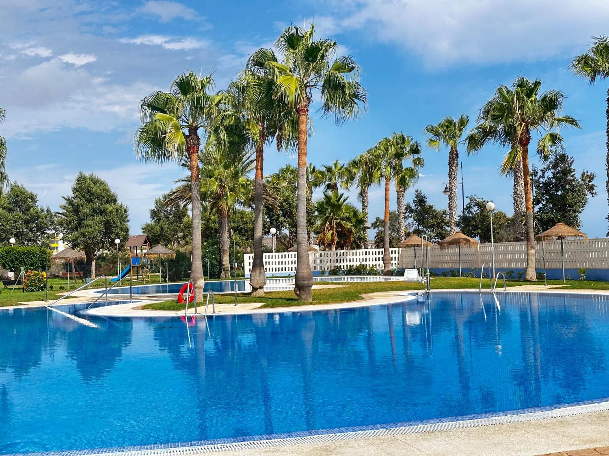 Luxurious Spacious Three Bedroom Apartment On Beachfront Almerimar Eksteriør bilde