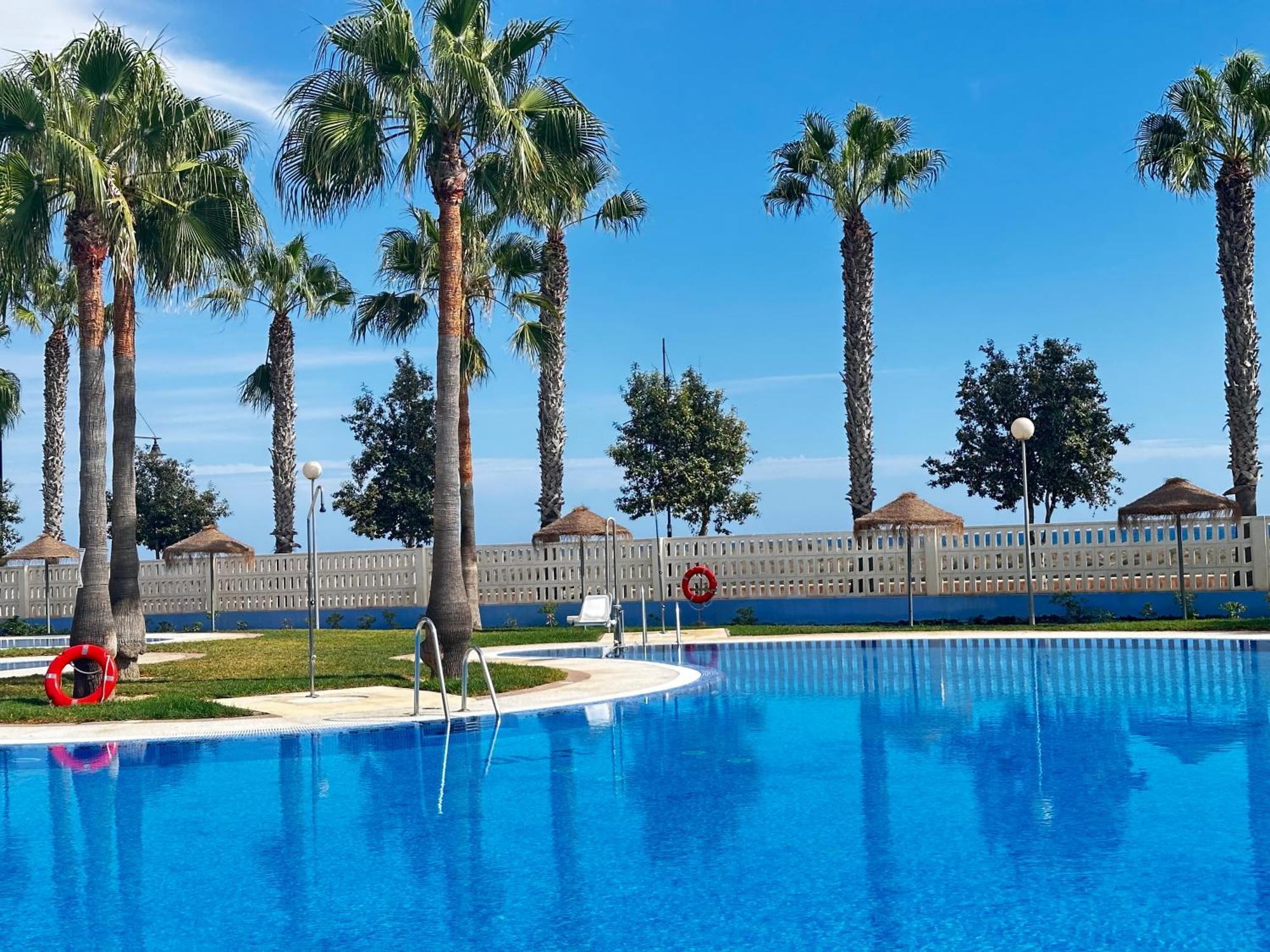 Luxurious Spacious Three Bedroom Apartment On Beachfront Almerimar Eksteriør bilde